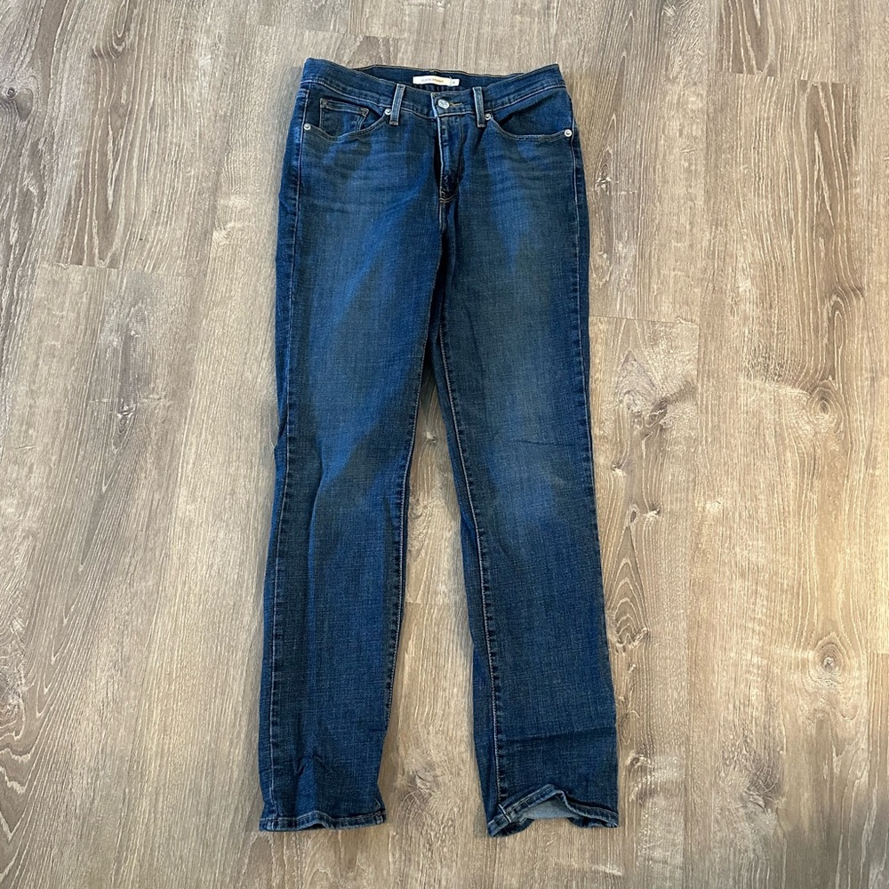 Like New Levi’s Classic Straight Jeans Size 6